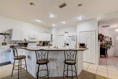 Kitchen - 14985 Alan Ct, Largo, FL 33771 photo 1 of 4