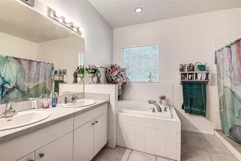 Bath - 14985 Alan Ct, Largo, FL 33771 photo 2 of 4