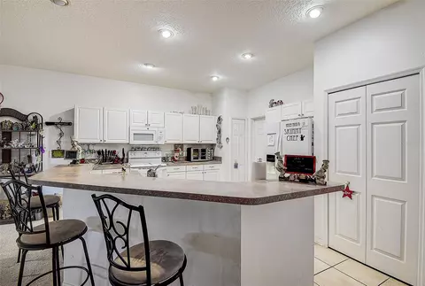 Kitchen - 14985 Alan Ct, Largo, FL 33771 photo 4 of 4
