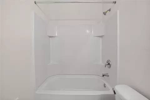 Bath - 8850 Indigo Trail Loop, Riverview, FL 33578 photo 4 of 4