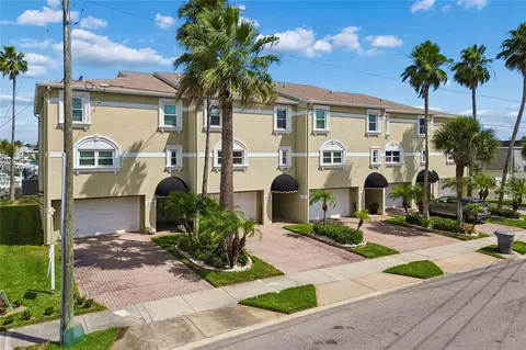152 117th Ave #2, Treasure Island, FL 33706