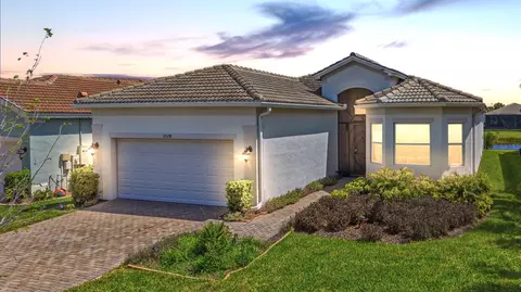 15528 Corona Del Mar Dr, Wimauma, FL 33598