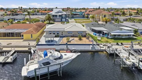 5040 Galleon Ct, New Port Richey, FL 34652