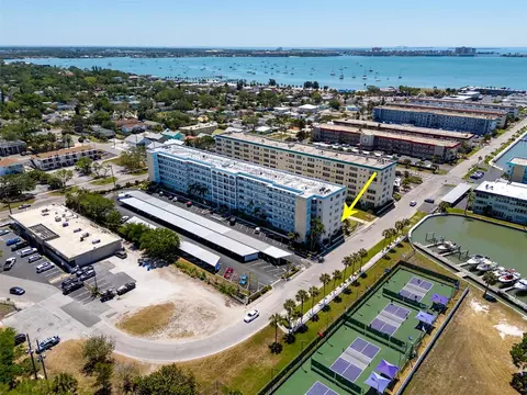 2850 59th St S #215, Gulfport, FL 33707