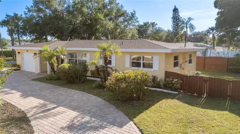 1110 Varona, Belleair, FL 33756