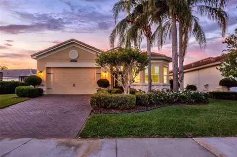 2415 Oakwood Preserve Dr, Wesley Chapel, FL 33543
