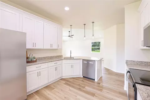 Kitchen - 7825 Pine Glen Rd, Sebring, FL 33876 photo 2 of 4