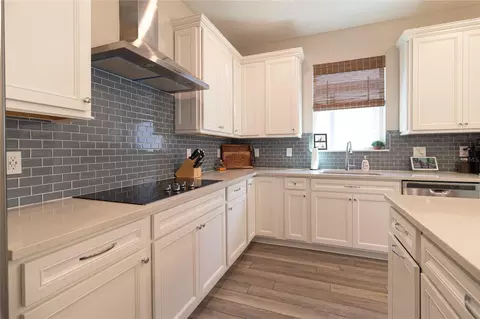 Kitchen - 12951 Brookside Moss Dr, Riverview, FL 33579 photo 2 of 3