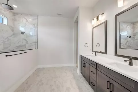 Bath - 17526 Foxtail Loop, Venice, FL 34293 photo 1 of 2