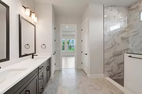Bath - 17526 Foxtail Loop, Venice, FL 34293 photo 2 of 2