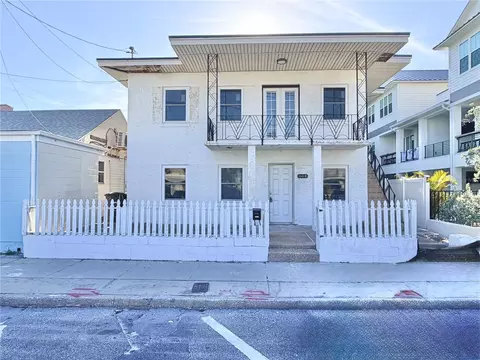 664 Mandalay Ave, Clearwater Beach, FL 33767
