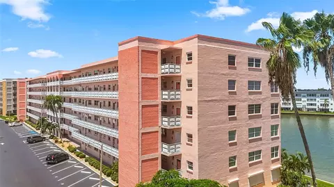 6025 Shore Blvd S #303, Gulfport, FL 33707
