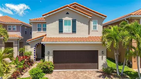 10193 Grand Oak Cir, Madeira Beach, FL 33708