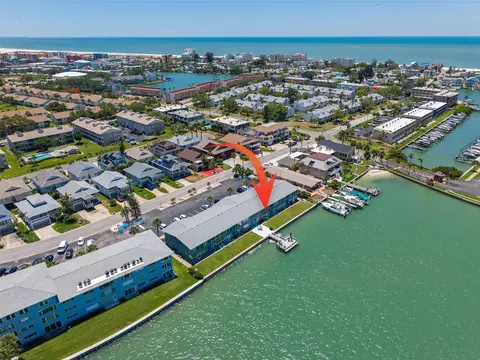 250 126th Ave #104, Treasure Island, FL 33706