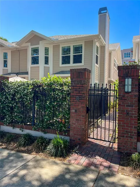 350 2nd St N #8, Saint Petersburg, FL 33701