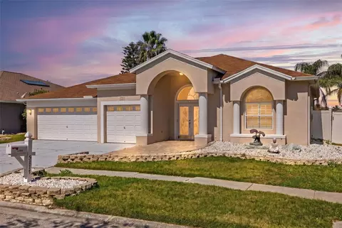 5117 Spectacular Bid Dr, Wesley Chapel, FL 33544