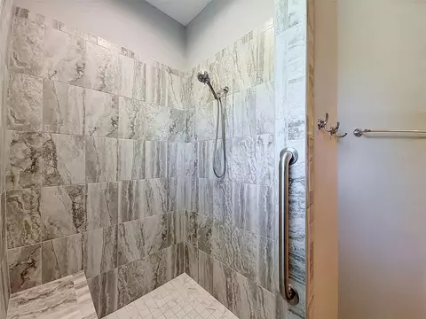 Bath - 1381 N Spend A Buck Dr, Hernando, FL 34442 photo 6 of 8
