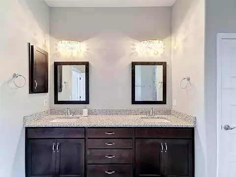 Bath - 1381 N Spend A Buck Dr, Hernando, FL 34442 photo 5 of 8