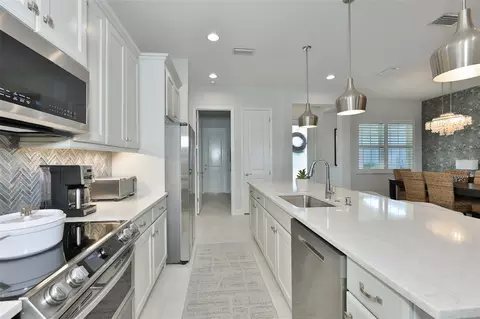 Kitchen - 12421 Glenridge Ln, Parrish, FL 34219 photo 4 of 5