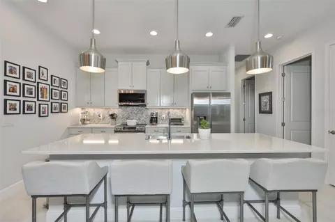 Kitchen - 12421 Glenridge Ln, Parrish, FL 34219 photo 2 of 5