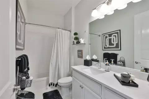 Bath - 12421 Glenridge Ln, Parrish, FL 34219 photo 3 of 3