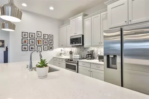 Kitchen - 12421 Glenridge Ln, Parrish, FL 34219 photo 5 of 5