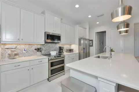 Kitchen - 12421 Glenridge Ln, Parrish, FL 34219 photo 3 of 5