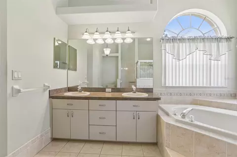 Bath - 13185 Cooper Rd, Spring Hill, FL 34609 photo 3 of 6