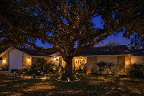 1307 Normandy Cir, Palm Harbor, FL 34683