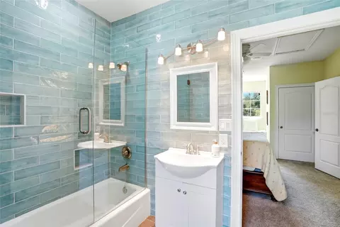 Bath - 13227 110th Ave, Largo, FL 33774 photo 8 of 8