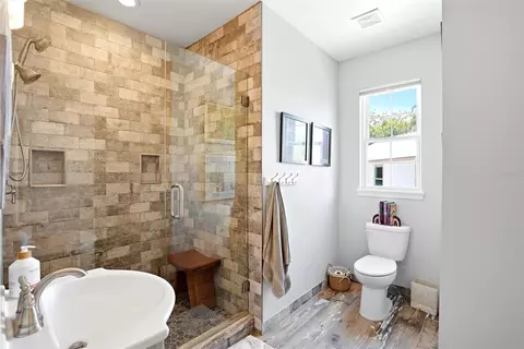 Bath - 13227 110th Ave, Largo, FL 33774 photo 4 of 8