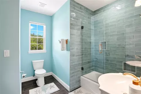 Bath - 13227 110th Ave, Largo, FL 33774 photo 5 of 8