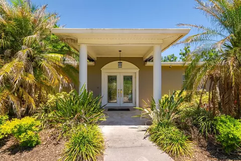 608 Vanderbaker Rd, Temple Terrace, FL 33617