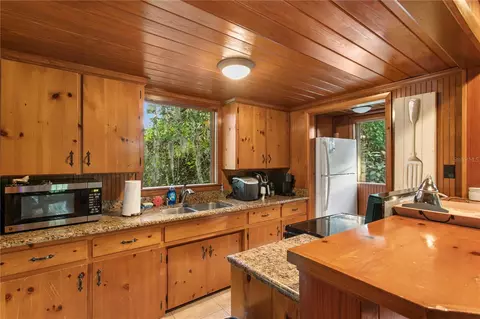 Kitchen - 9205 Post Rd, Odessa, FL 33556 photo 12 of 13