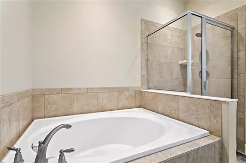 Bath - 2837 Maple Brook Loop, Lutz, FL 33558 photo 3 of 4