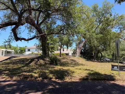 40 Th Ave N, Saint Petersburg, FL 33703