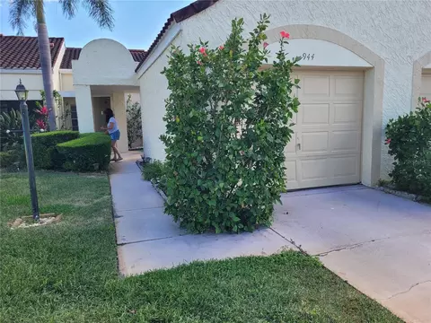 944 Madrid Dr, Palm Harbor, FL 34684