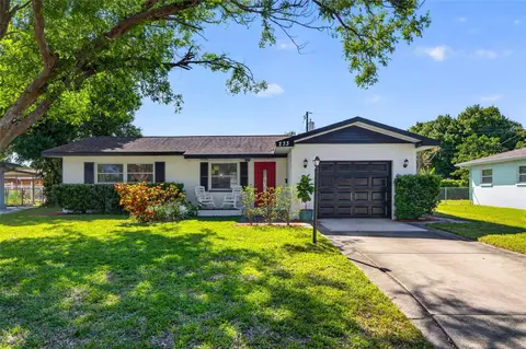 233 NW Madison Cir N, Saint Petersburg, FL 33702