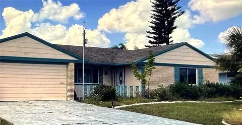 1202 Desert Hills Dr, Sun City Center, FL 33573