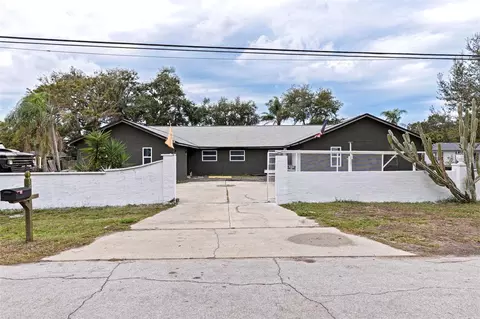 649 16th St NW, Largo, FL 33770