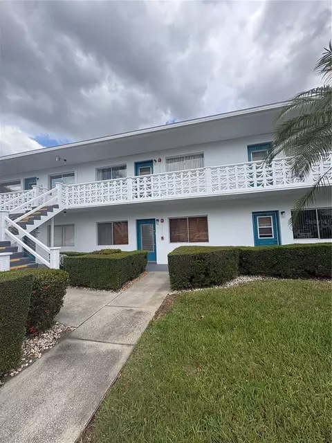 8220 112th St #109, Seminole, FL 33772