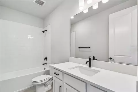 Bath - 5693 Leaflet Trl, Mount Dora, FL 32757 photo 4 of 7