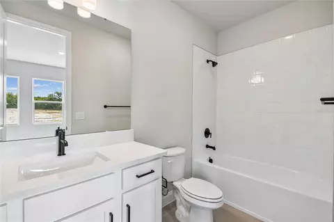 Bath - 5693 Leaflet Trl, Mount Dora, FL 32757 photo 5 of 7