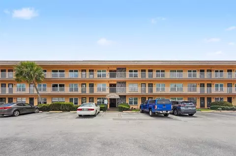 6400 46th Ave N #214, Kenneth City, FL 33709
