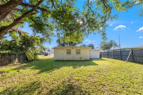 Exterior - 1421 14th St E, Bradenton, FL 34208 photo 5 of 7