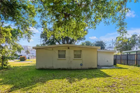 Exterior - 1421 14th St E, Bradenton, FL 34208 photo 6 of 7