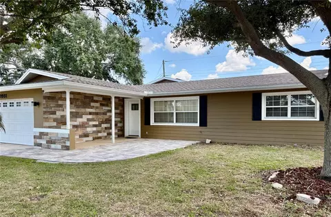 10931 Hammock Dr, Largo, FL 33774