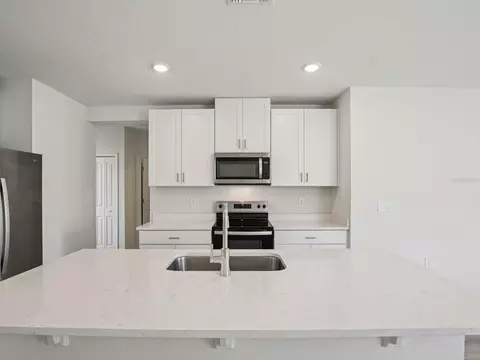 Kitchen - 2838 Virginia Pine Dr, Bartow, FL 33830 photo 4 of 6