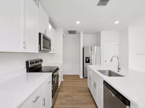 Kitchen - 13518 Shellmore Ave, Palmetto, FL 34221 photo 1 of 2