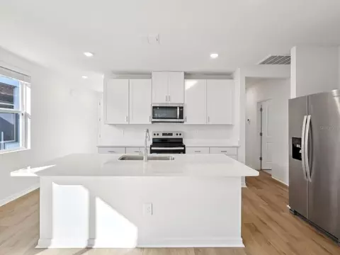 Kitchen - 13518 Shellmore Ave, Palmetto, FL 34221 photo 2 of 2